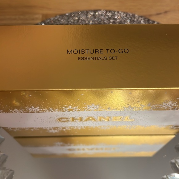 Chanel Moisture To Go Essentials Set - Picture 8 of 12